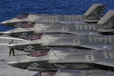 Amerika gomila lovce na Karibima, Venecuela na nišanu